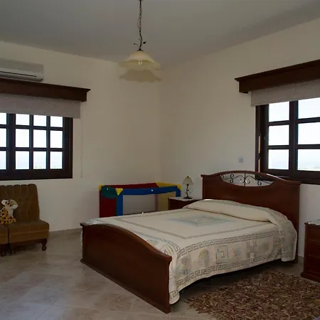 Maria Paradise Kato Yialia