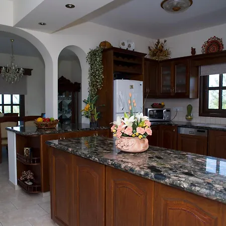 Willa Maria Paradise *