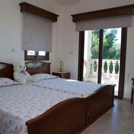 Maria Paradise Willa Kato Yialia