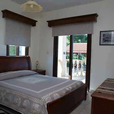 Maria Paradise Willa Kato Yialia