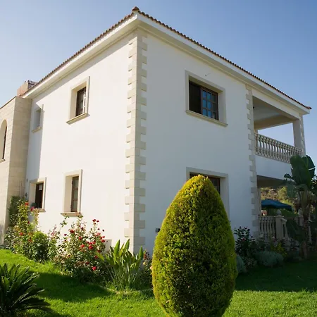 Willa Maria Paradise