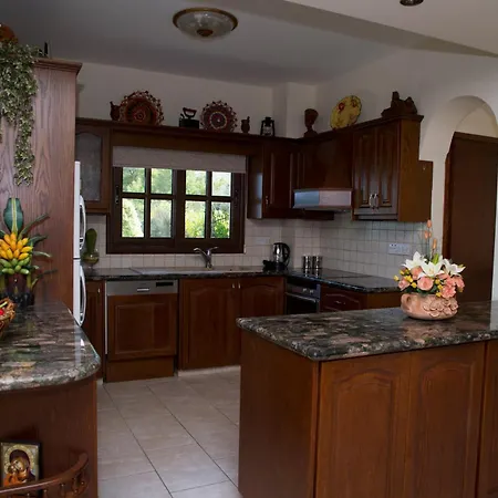 Willa Maria Paradise