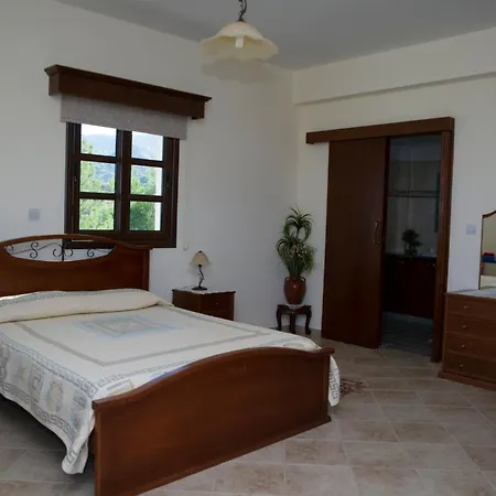 Willa Maria Paradise