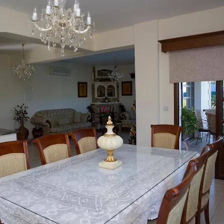 Willa Maria Paradise *