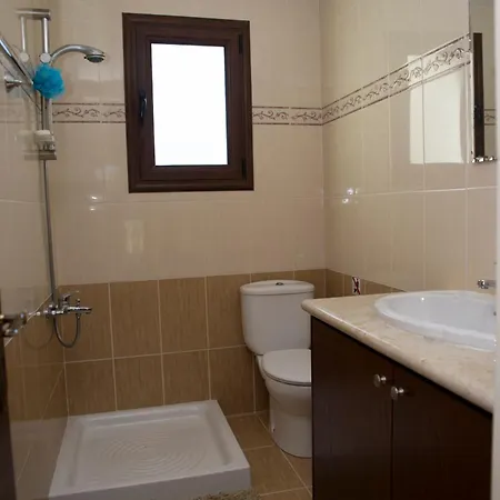 Maria Paradise Willa *