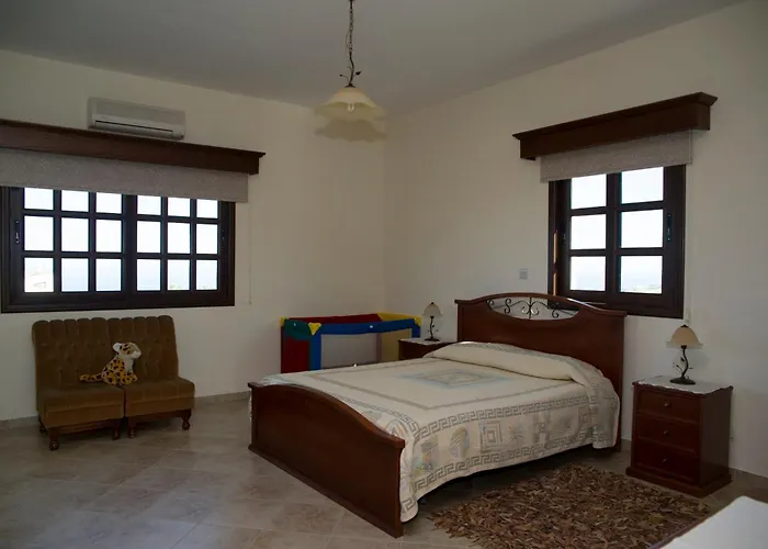 Maria Paradise Kato Yialia