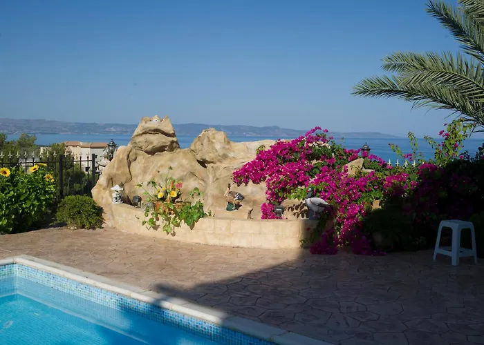 Maria Paradise * Kato Yialia